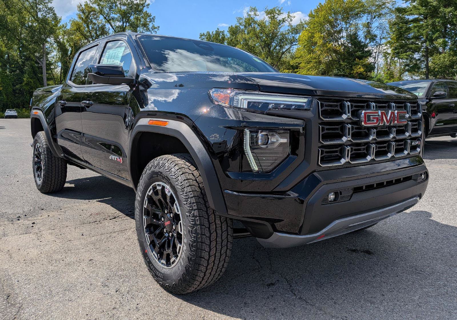 New 2026 GMC Canyon AT4 AWD/4WD image 4