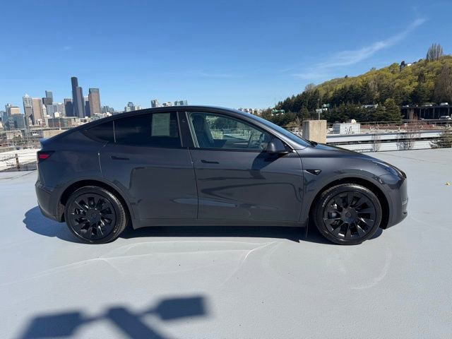 Used 2024 Tesla Model Y Long Range image 2