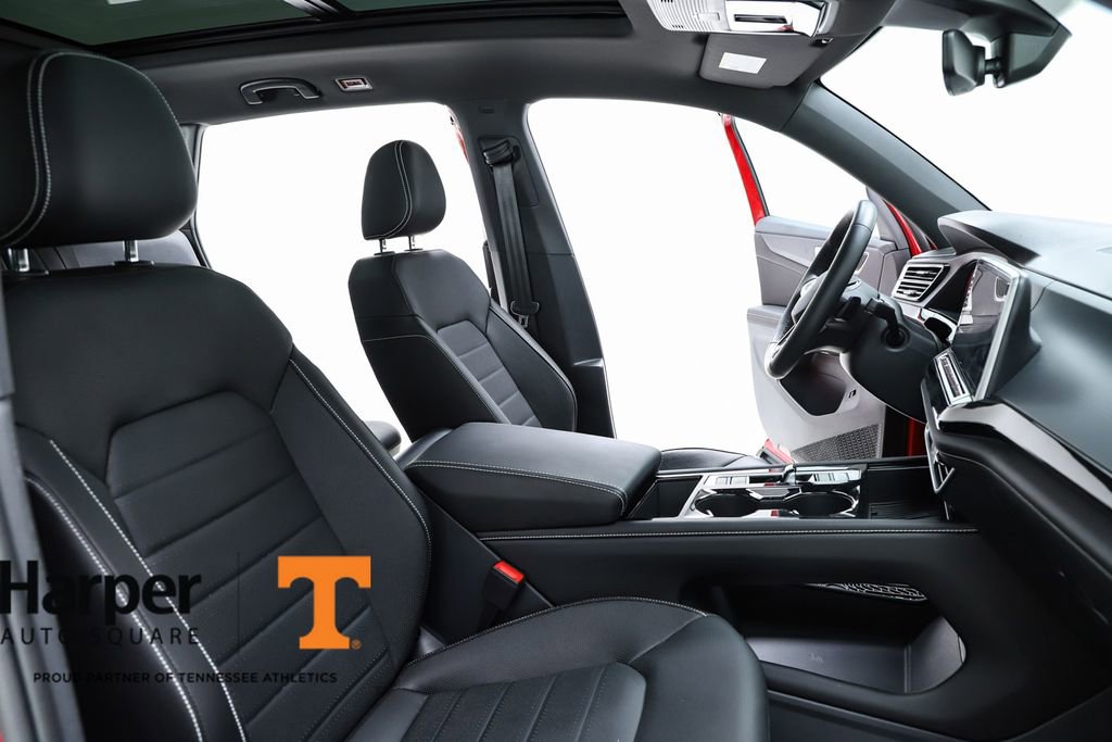 Used 2025 Volkswagen Atlas Cross Sport SEL R-Line image 75