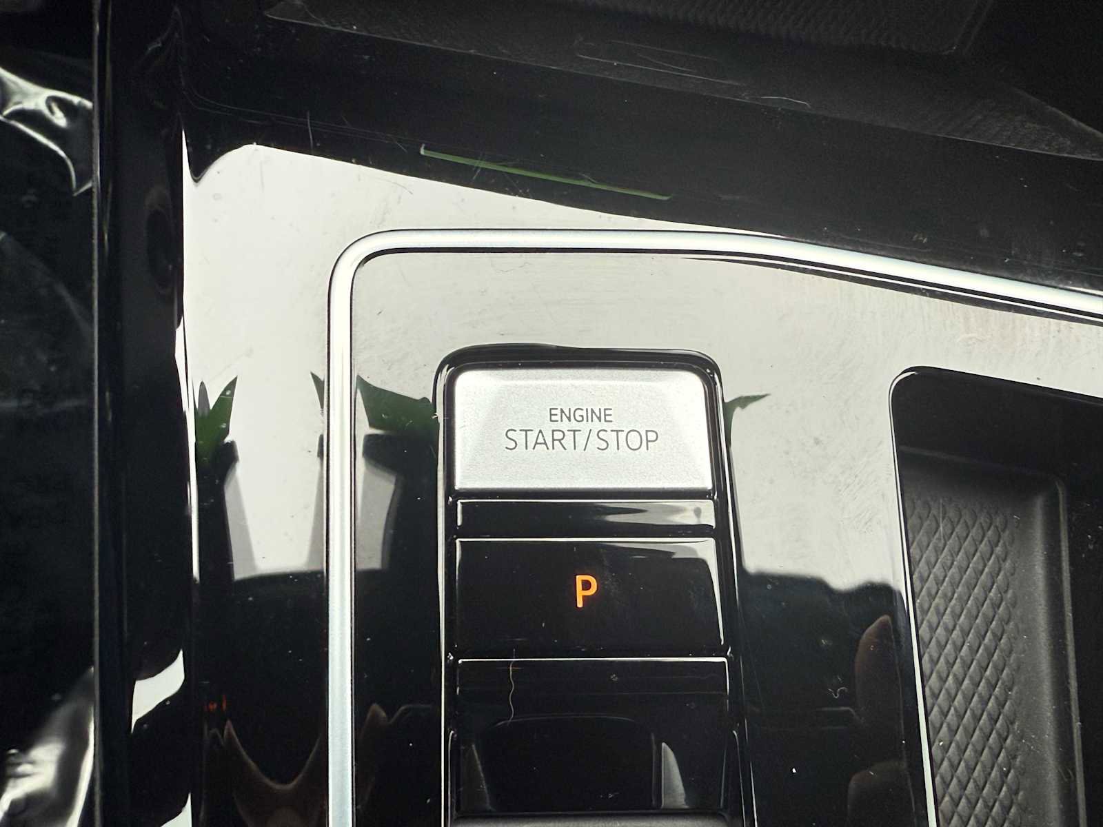 Certified 2024 Volkswagen Golf R image 32