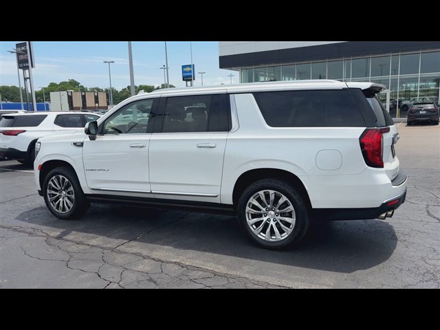 Used 2021 GMC Yukon XL Denali w/ Denali Premium Package AWD/4WD image 6