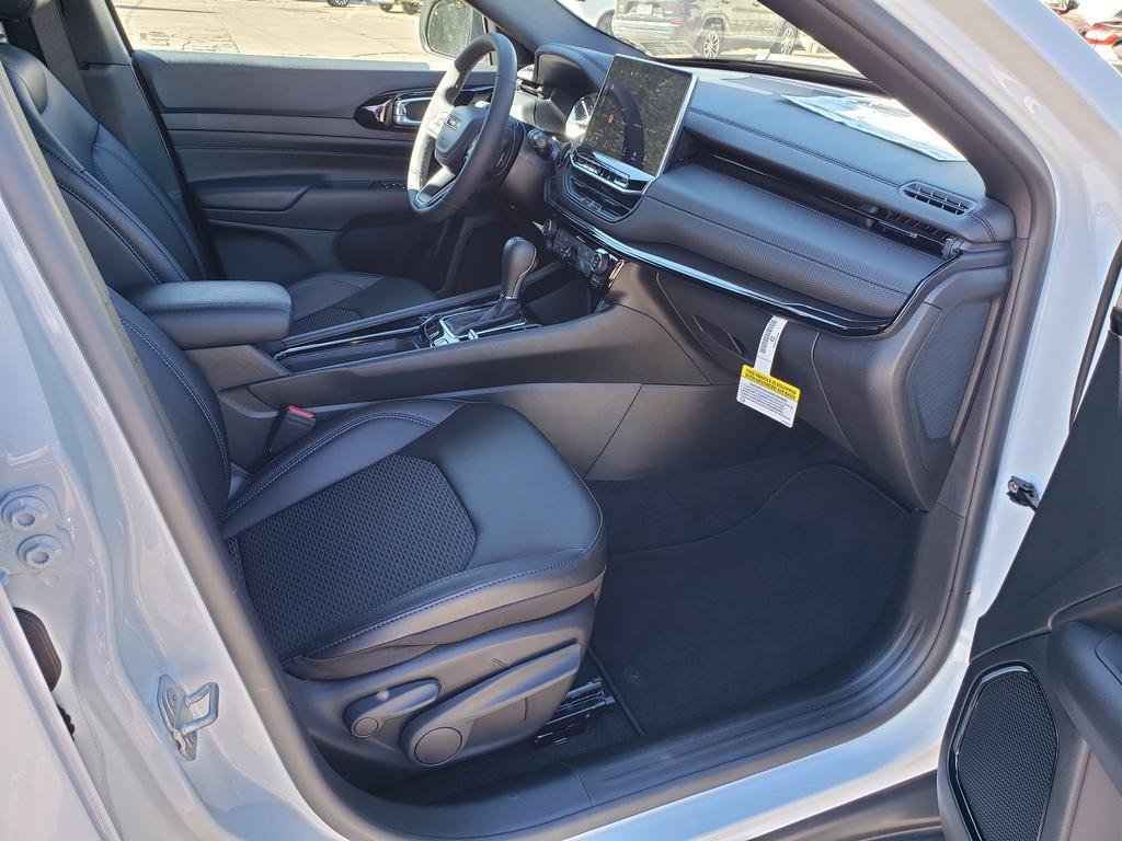New 2026 Jeep Compass Latitude AWD/4WD image 17