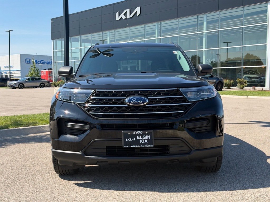 Used 2022 Ford Explorer XLT AWD/4WD image 2