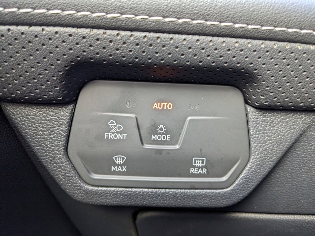 Used 2024 Volkswagen Atlas SE image 55