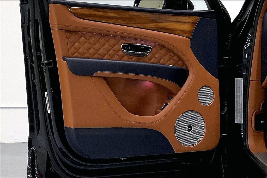 Used 2022 Bentley Bentayga image 19
