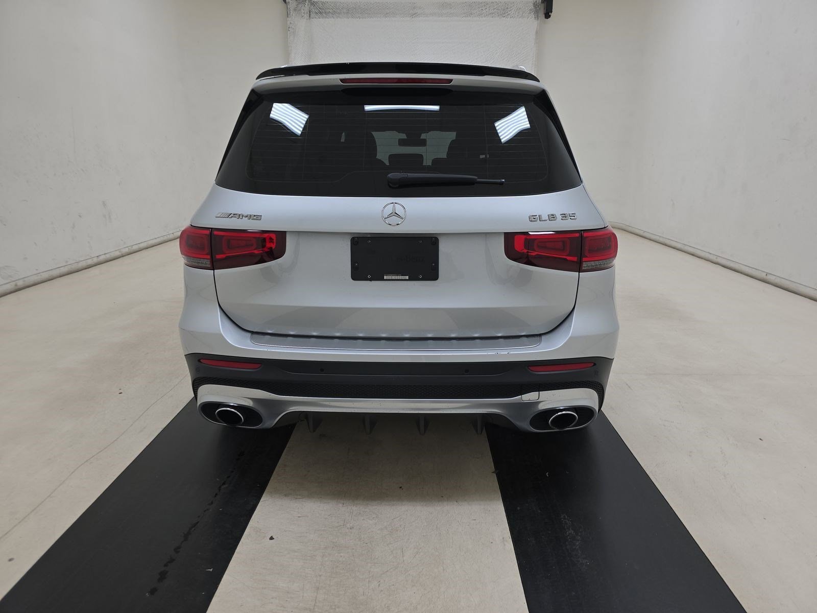 Used 2023 Mercedes-Benz GLB 35 AMG 4MATIC image 4