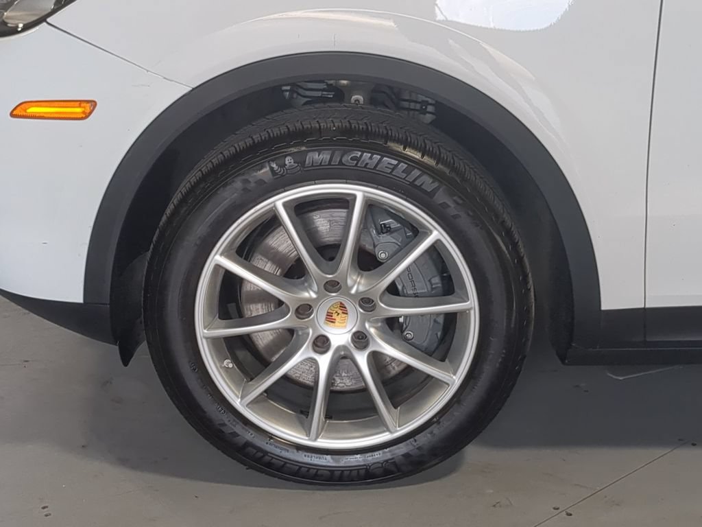 Used 2019 Porsche Cayenne S AWD/4WD image 16