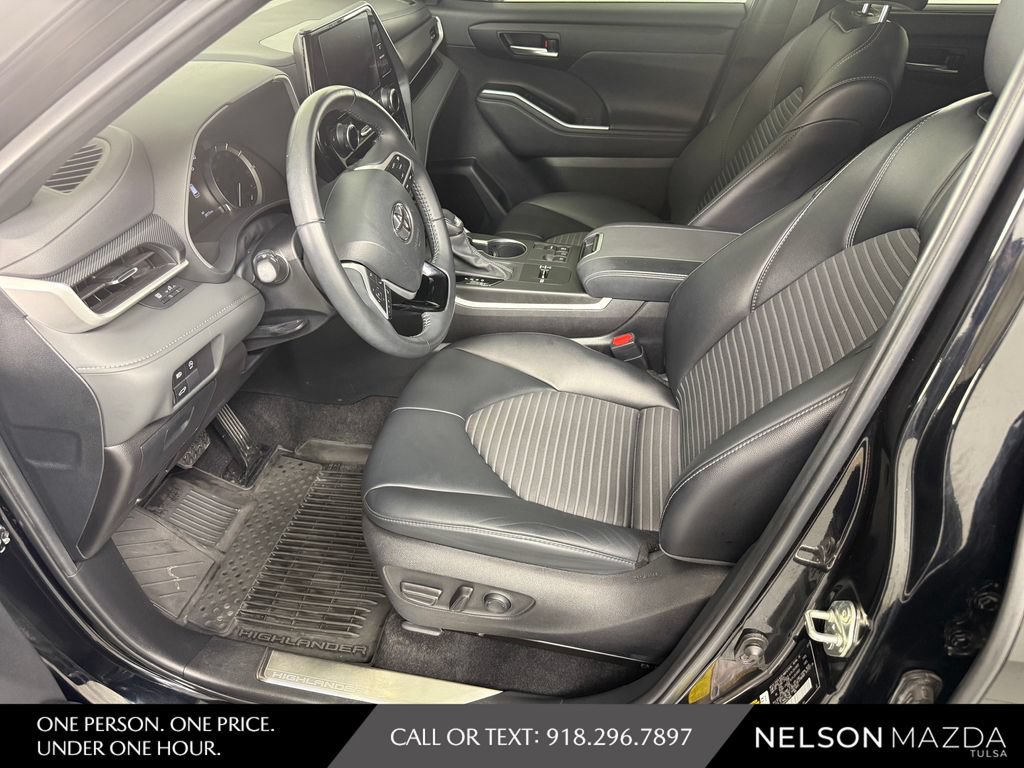 Used 2024 Toyota Highlander XSE FWD image 17