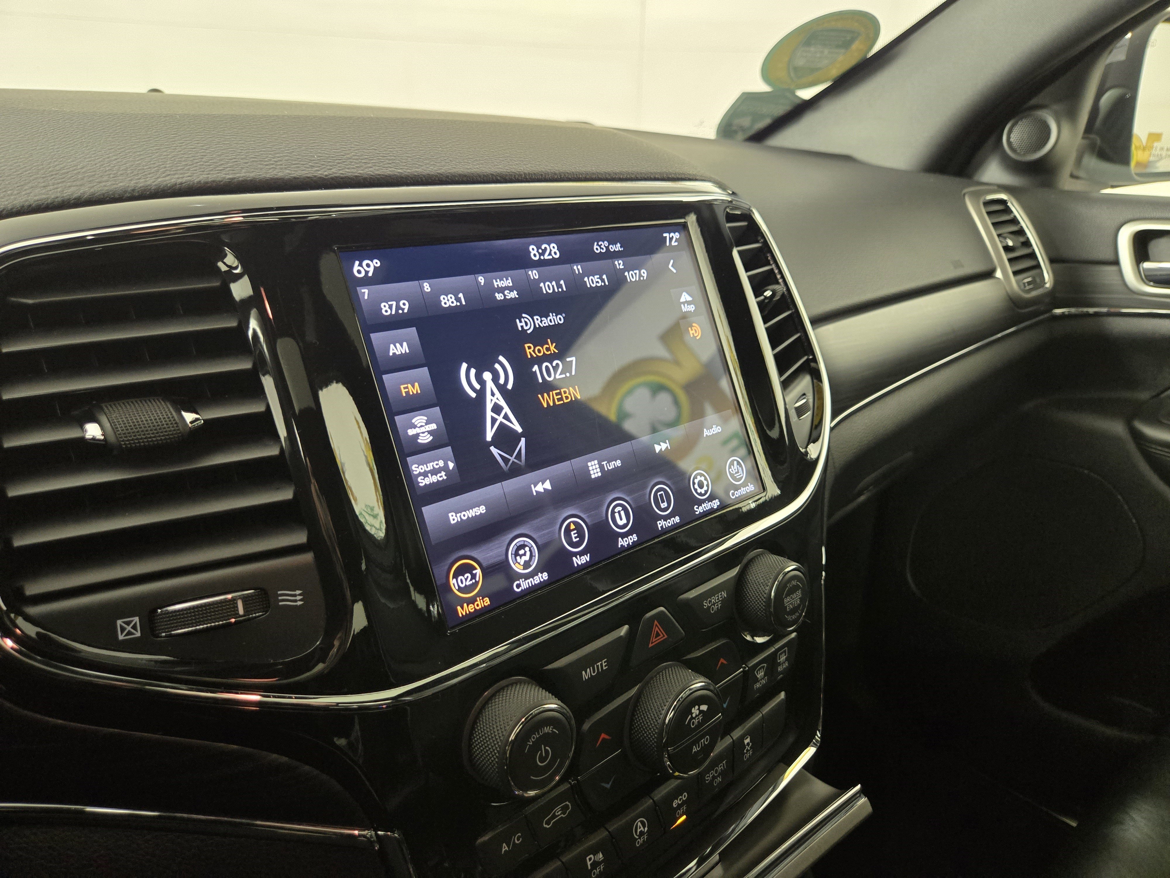 Used 2021 Jeep Grand Cherokee Limited image 19