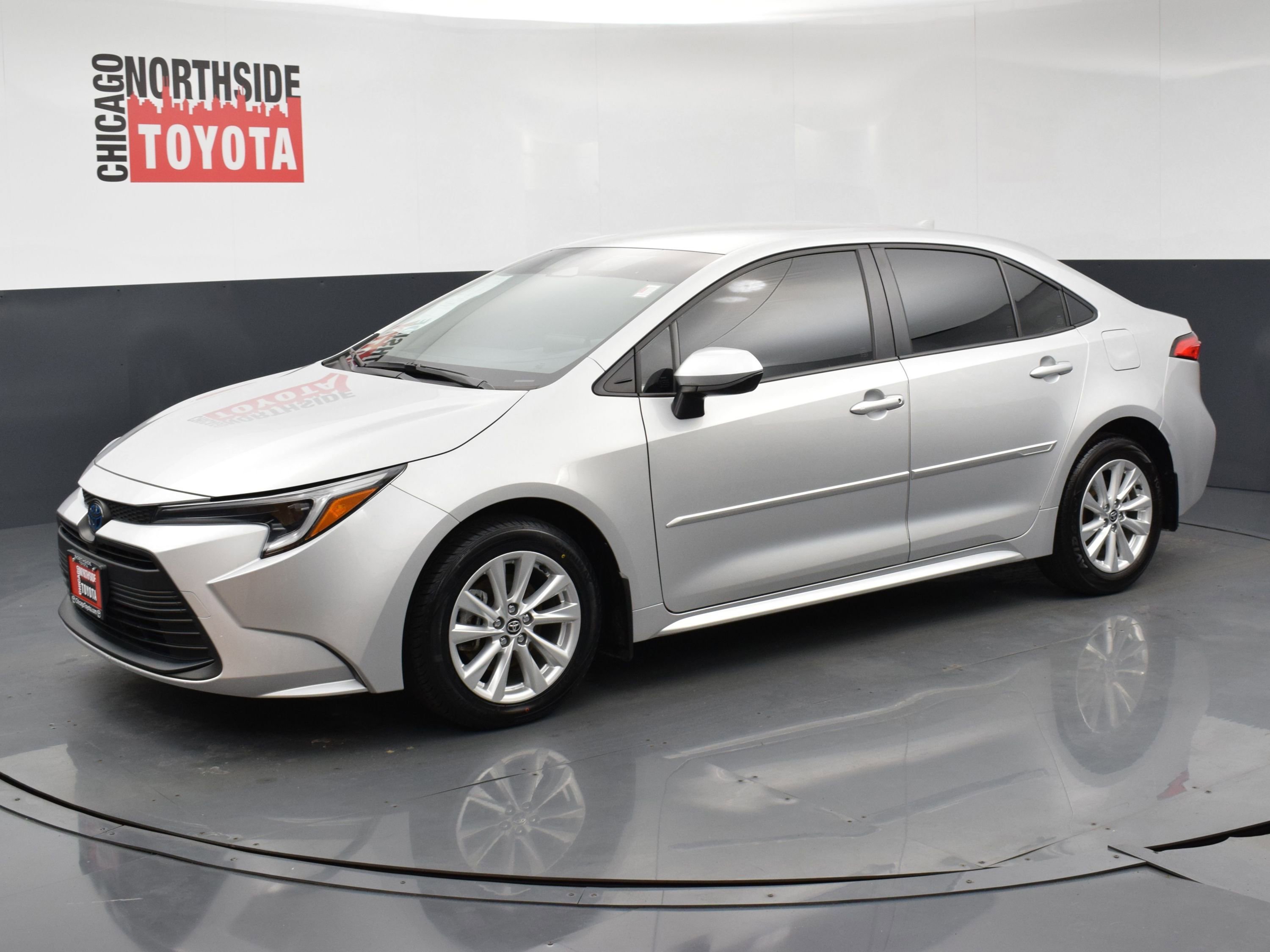 Used 2024 Toyota Corolla LE w/ LE Convenience Package image 8