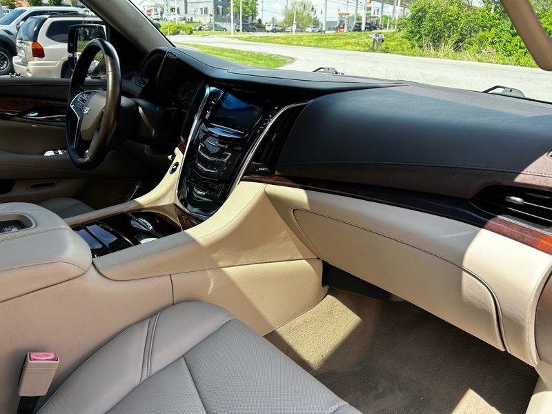 Used 2015 Cadillac Escalade ESV Luxury image 10
