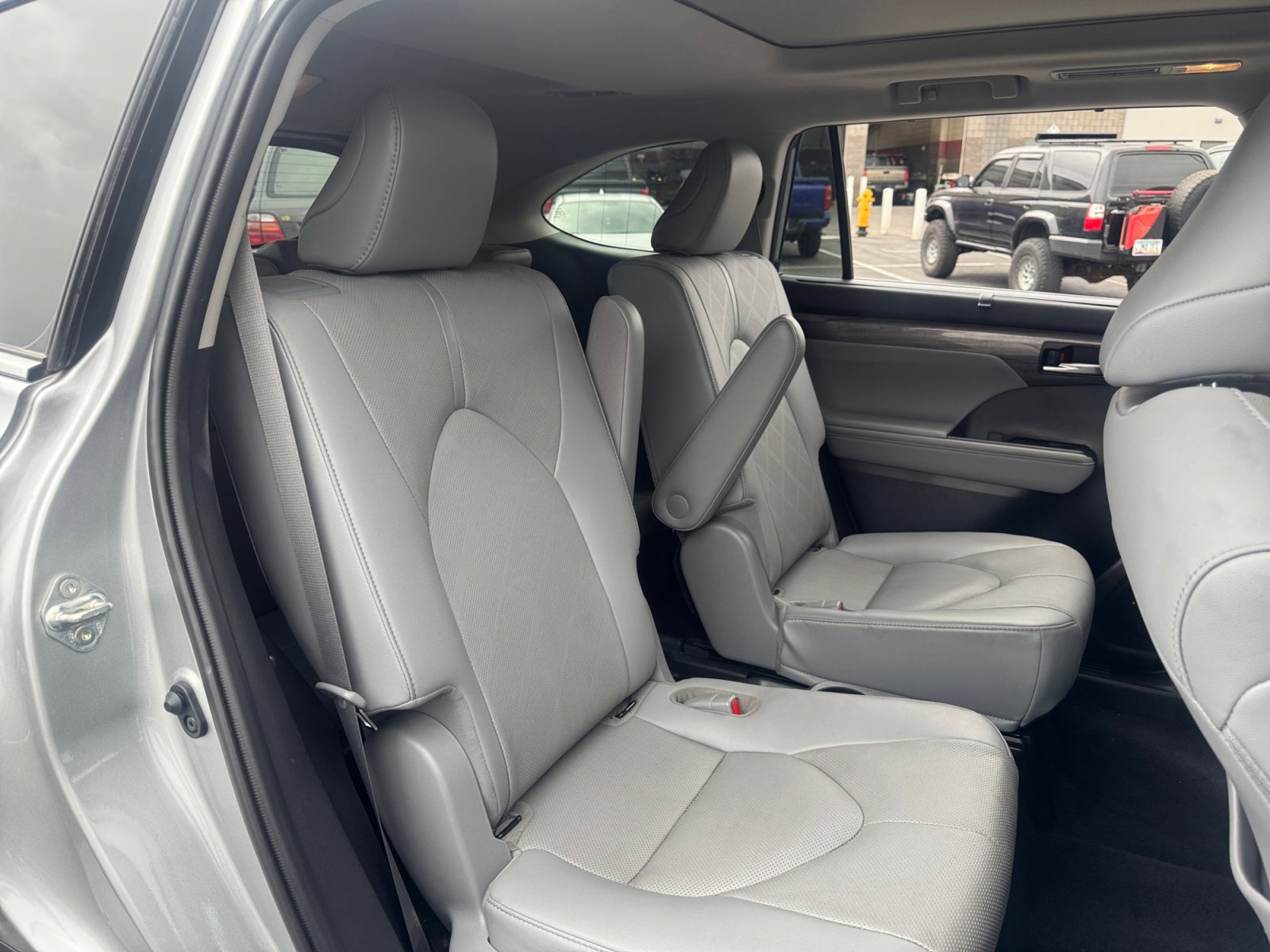 Used 2021 Toyota Highlander Platinum image 18