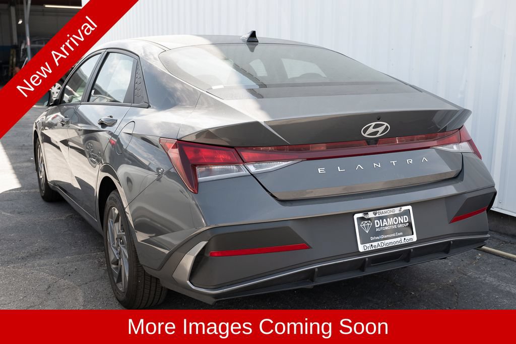 Used 2024 Hyundai Elantra SEL FWD image 5