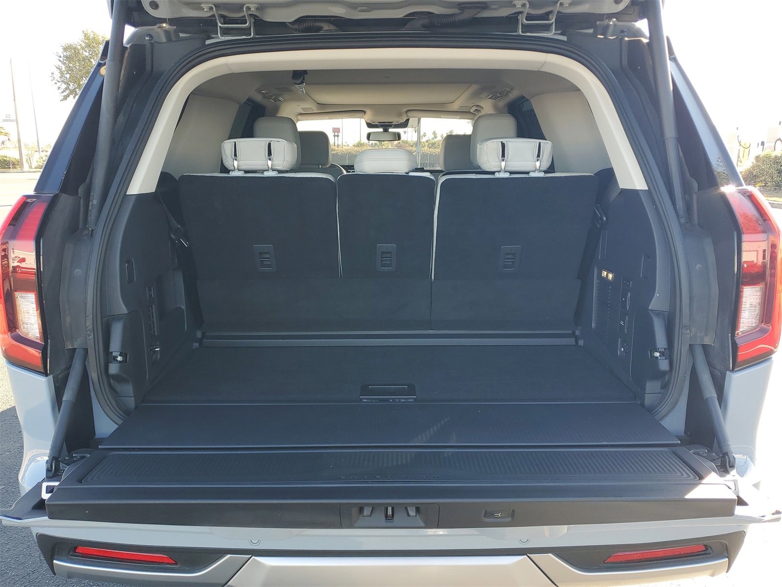 Certified 2025 Ford Expedition Platinum w/ Platinum Ultimate Package image 7