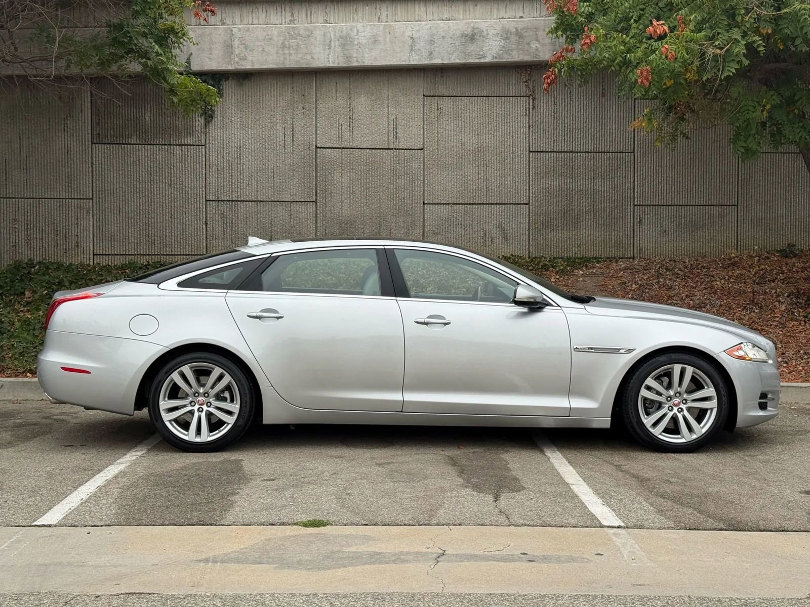 Used 2014 Jaguar XJ L Portfolio image 10