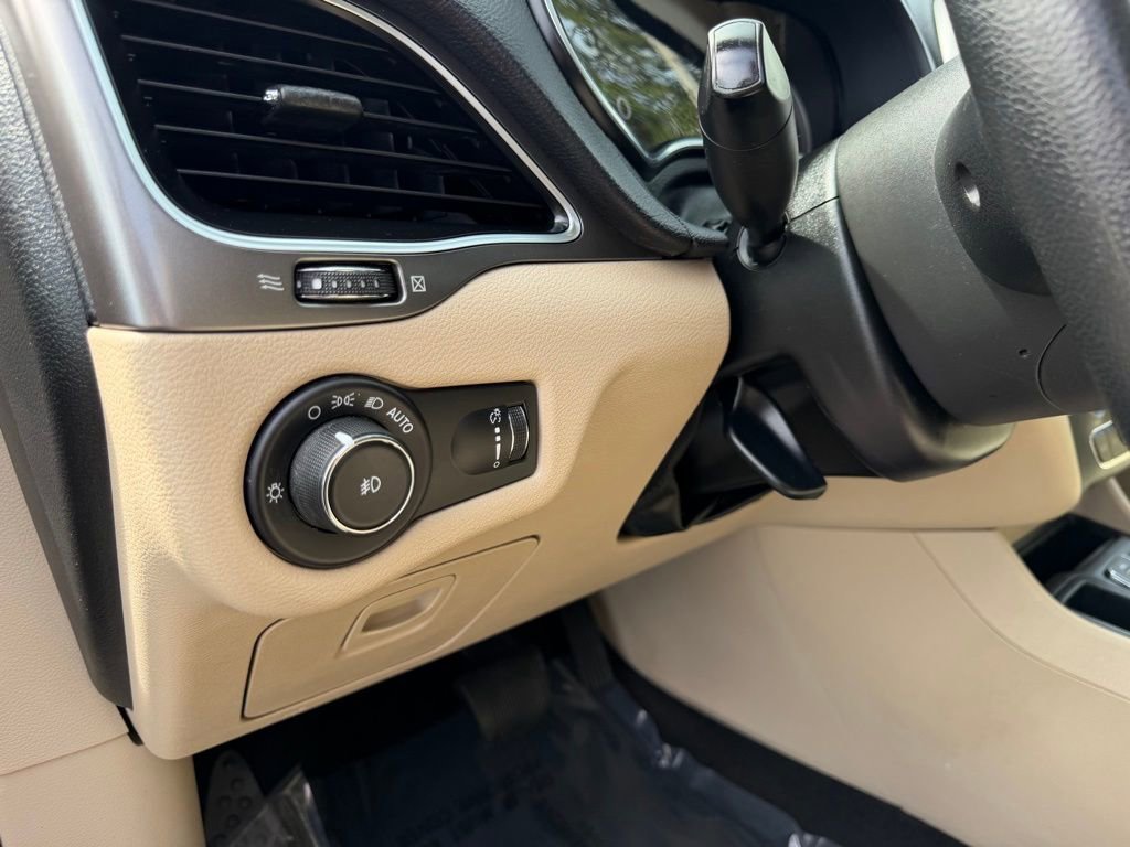 Used 2019 Jeep Cherokee Latitude w/ Popular Appearance Group image 14