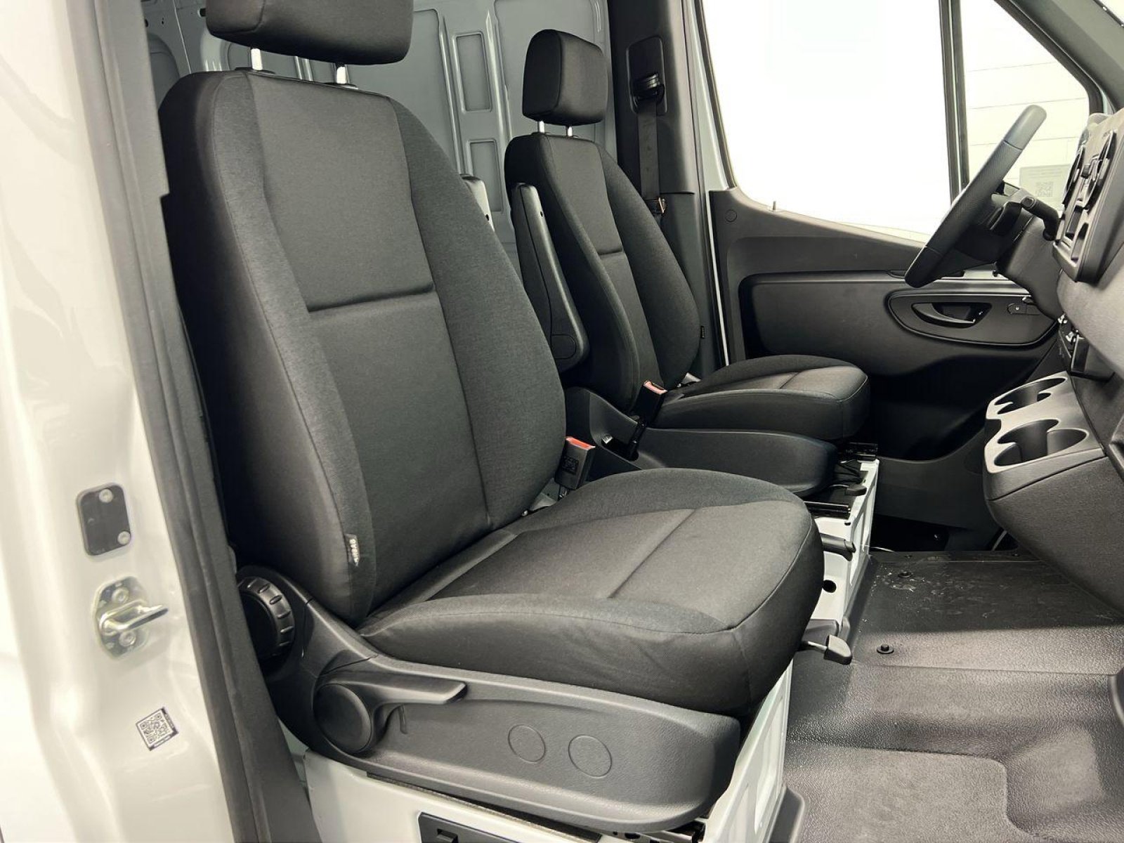 New 2025 Mercedes-Benz Sprinter 2500 image 27