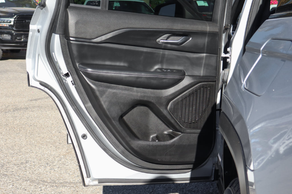 Used 2024 Jeep Grand Cherokee Altitude RWD image 37