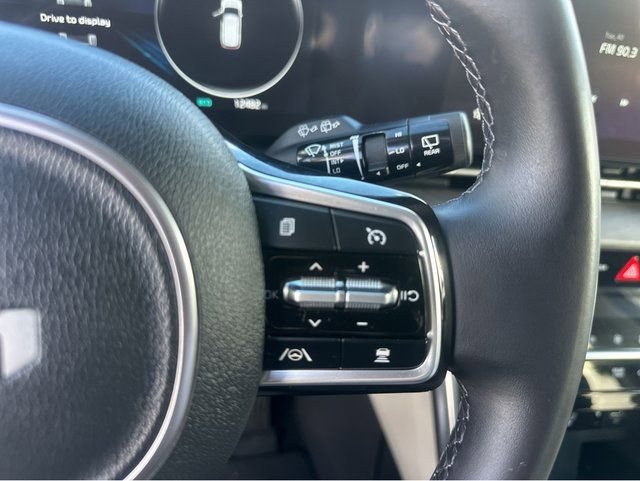 Certified 2024 Kia Carnival SX image 25