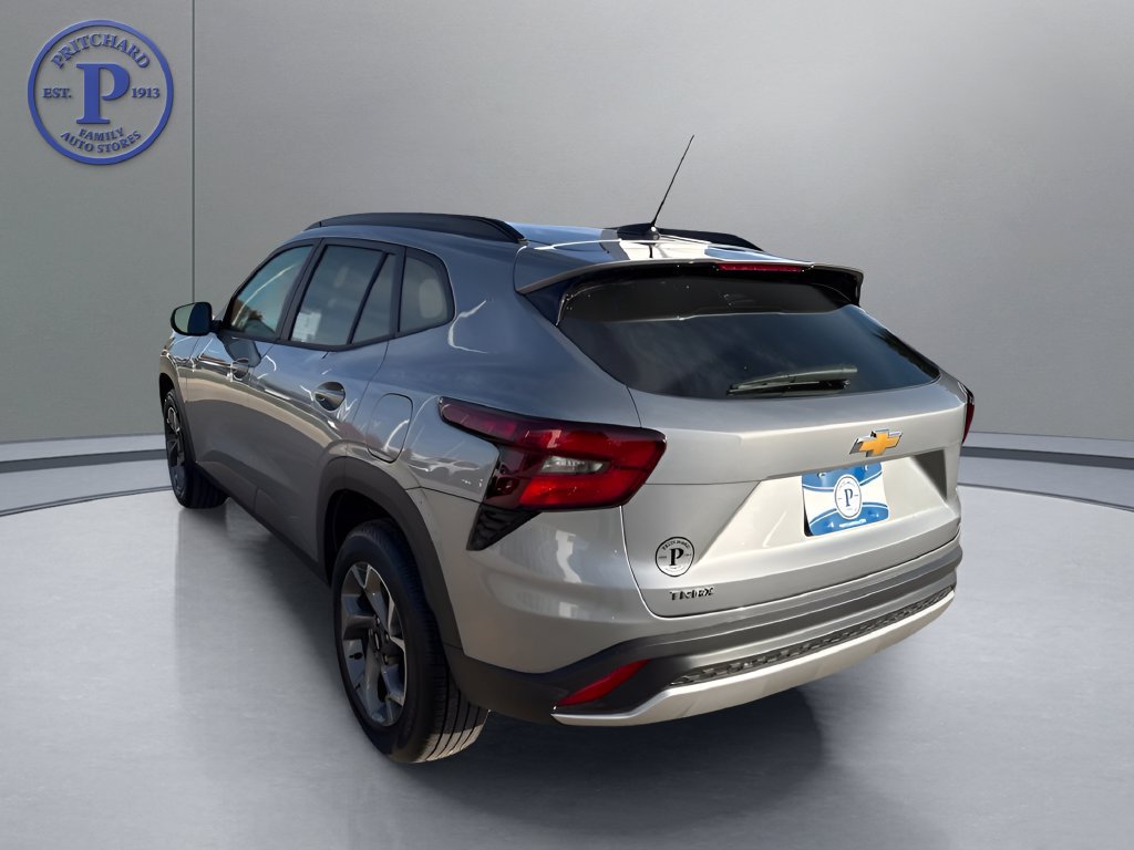 Used 2026 Chevrolet Trax LT FWD image 5