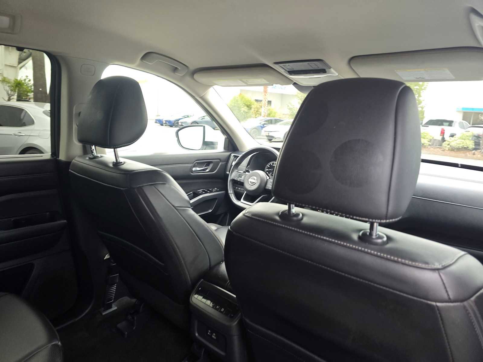 Used 2023 Nissan Pathfinder SL image 15