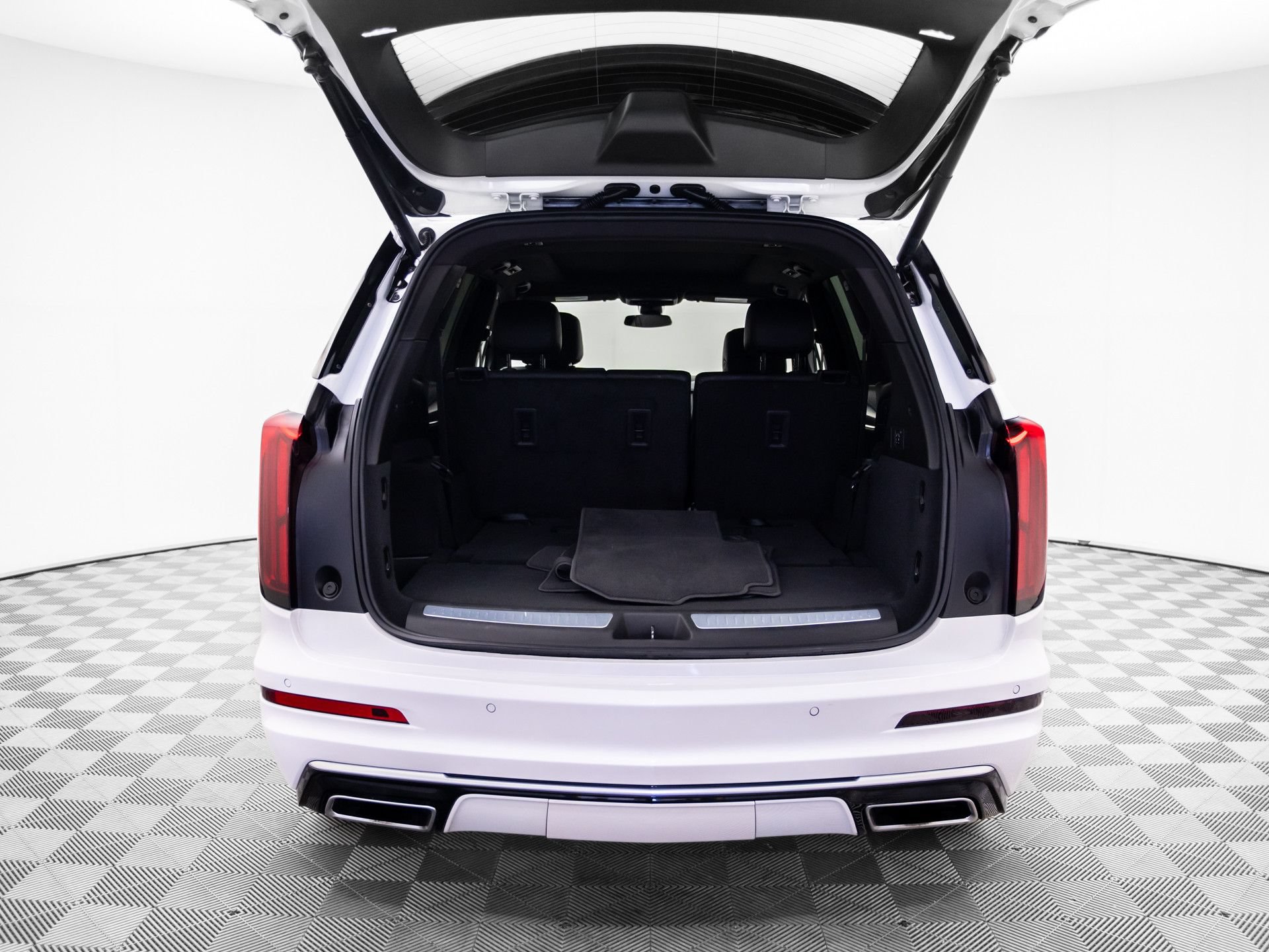 Used 2024 Cadillac XT6 Luxury w/ LPO, Floor Liner Package AWD/4WD image 35
