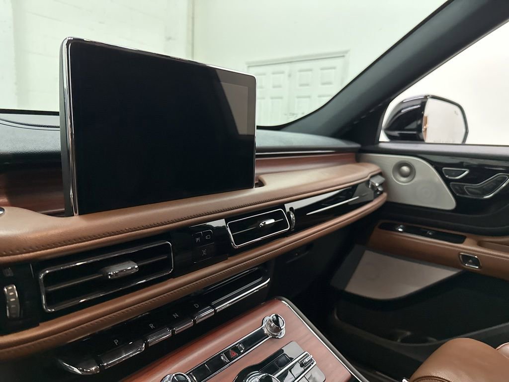 Used 2022 Lincoln Aviator Reserve w/ Equipment Group 201A image 33