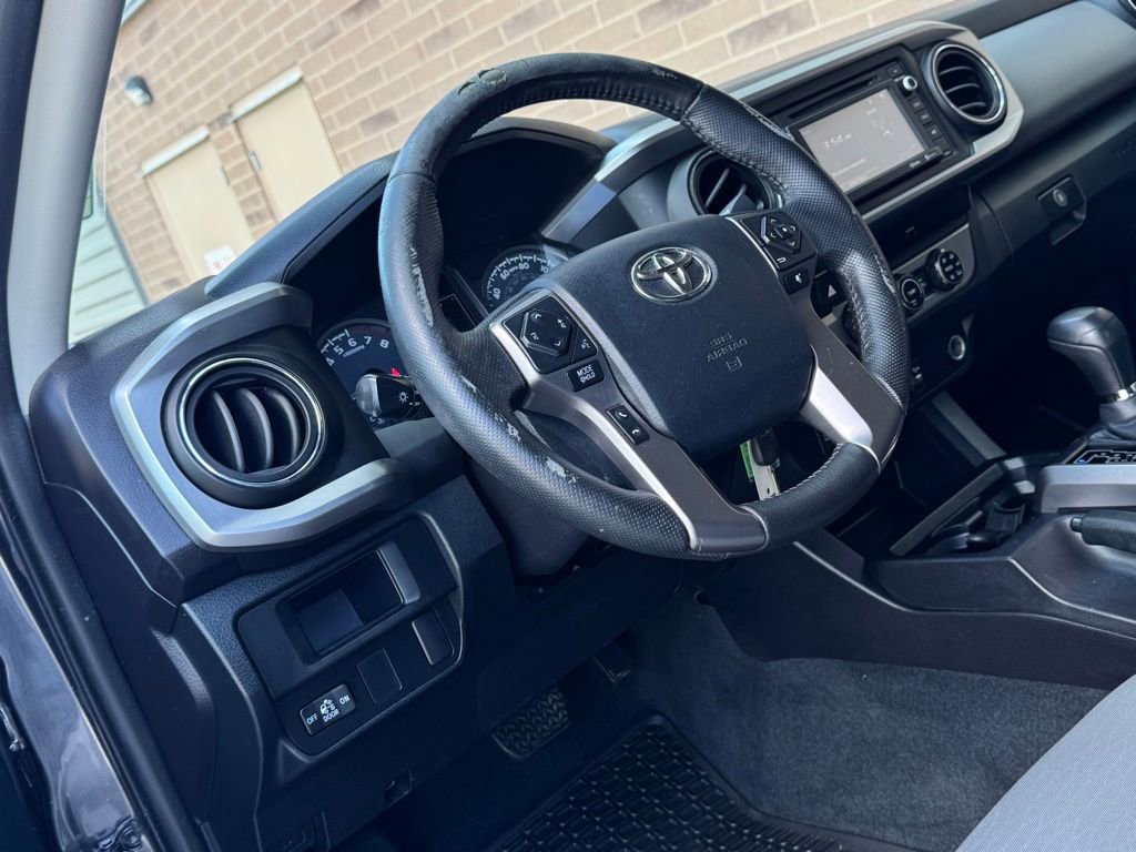Used 2016 Toyota Tacoma SR5 w/ Towing Package RWD image 4