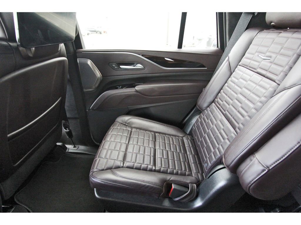 Used 2022 Cadillac Escalade Premium Luxury Platinum w/ Heavy-Duty Trailer Package image 12