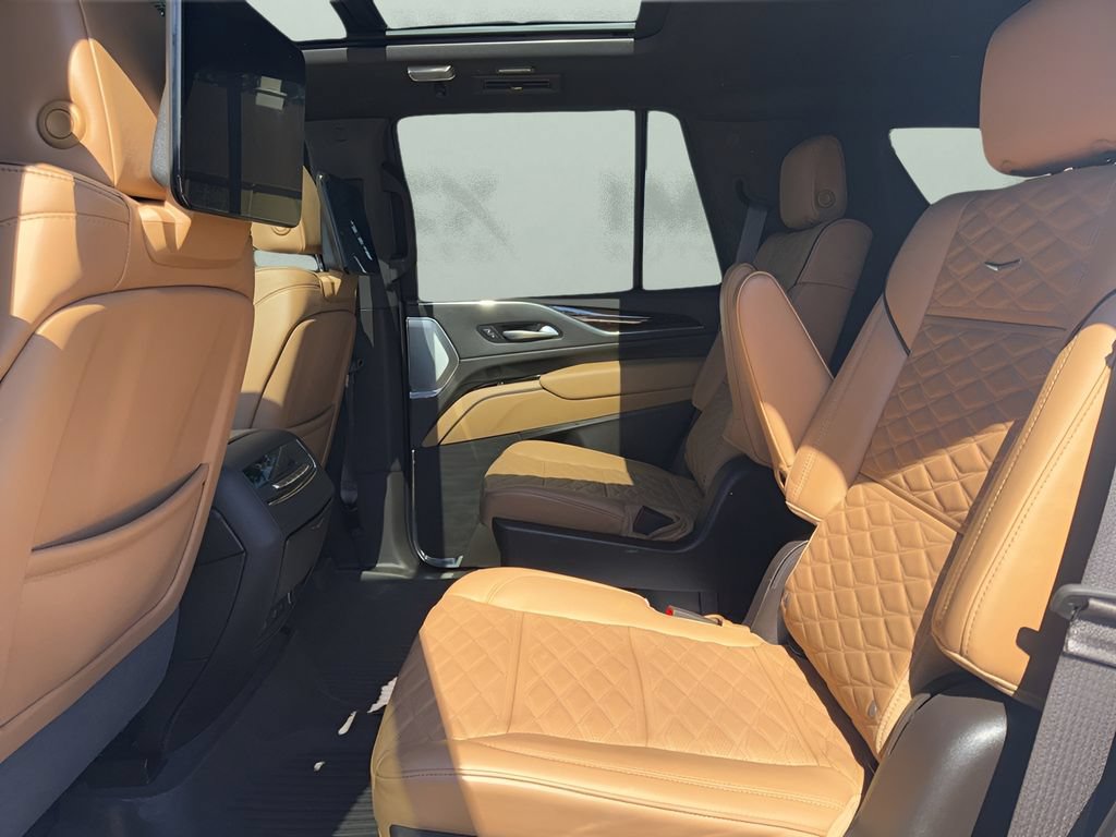 Used 2023 Cadillac Escalade Sport w/ LPO, ONYX Package AWD/4WD image 29
