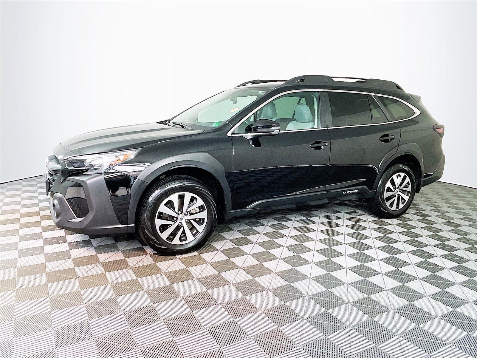 Used 2025 Subaru Outback Premium image 4