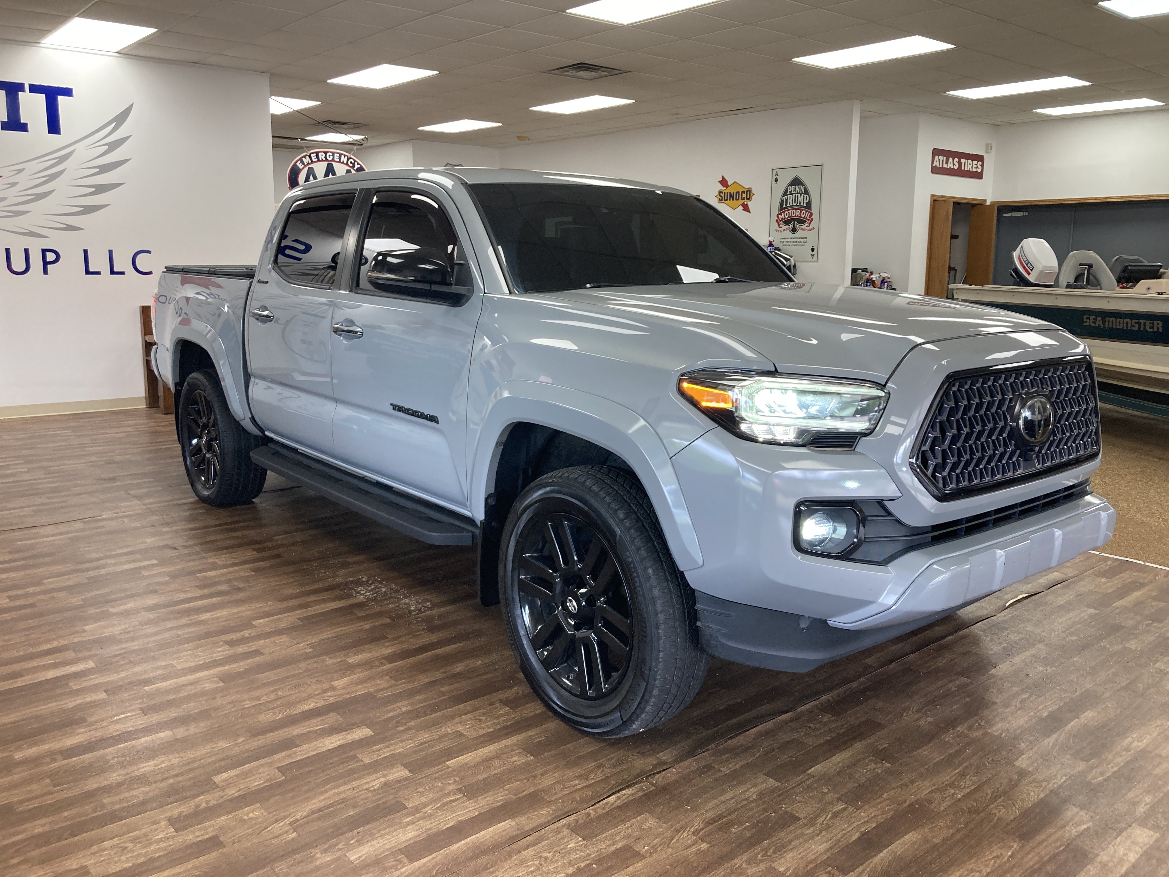 Used 2020 Toyota Tacoma Limited AWD/4WD image 4
