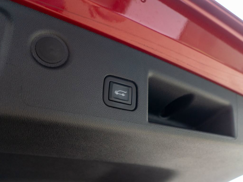 Used 2022 Chevrolet Equinox RS w/ LPO, Floor Liner Package image 36