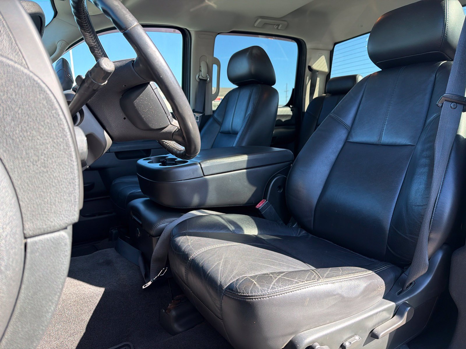 Used 2010 Chevrolet Silverado 2500 LT w/ Interior Plus Package AWD/4WD image 8