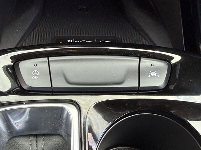 Used 2024 Chevrolet Trax LT w/ Sunroof Package FWD image 21