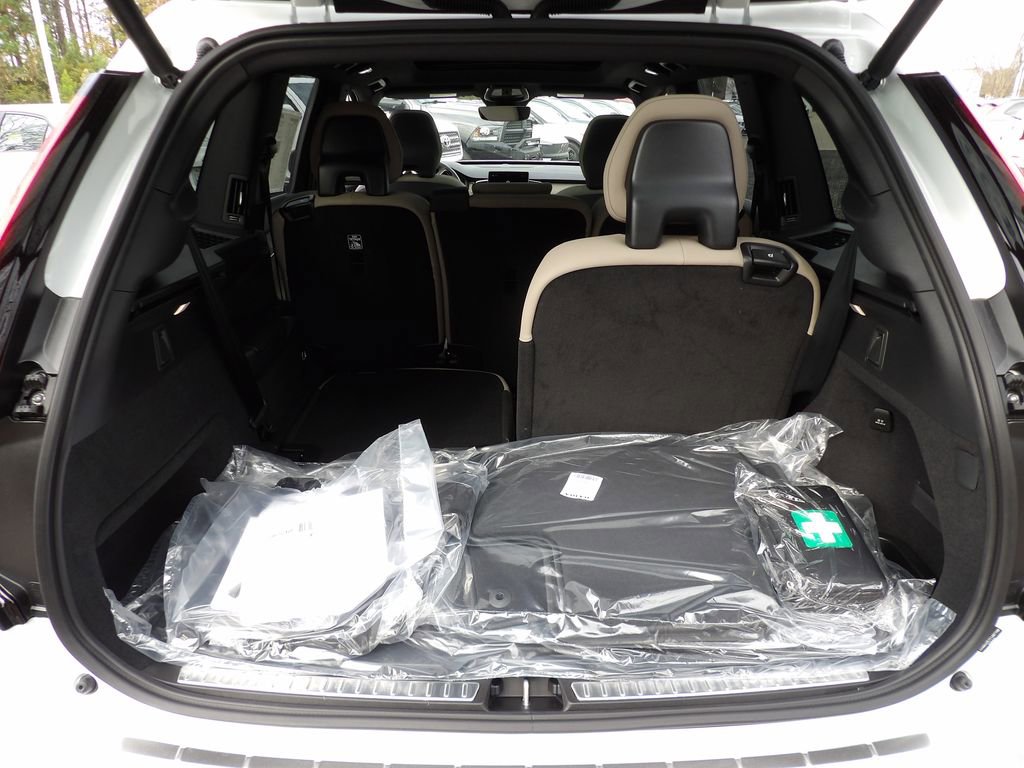 New 2026 Volvo XC90 B6 Plus w/ Protection Package Premier AWD/4WD image 28