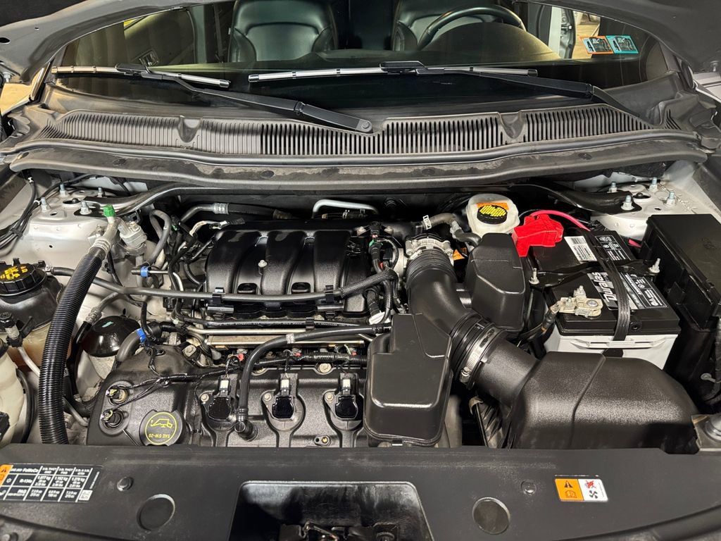 Used 2019 Ford Explorer XLT w/ Equipment Group 202A AWD/4WD image 27
