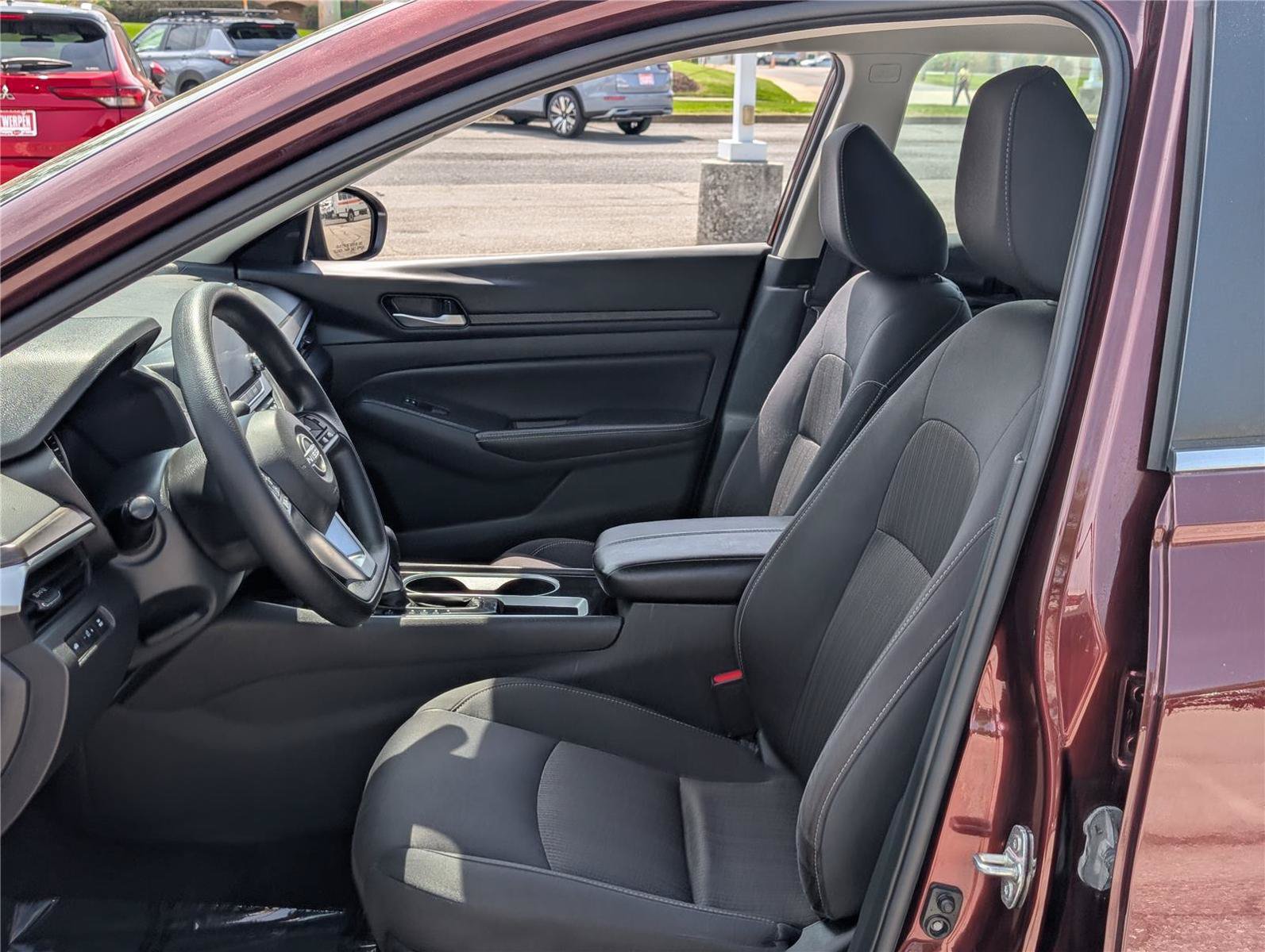 Used 2024 Nissan Altima 2.5 SV FWD image 15