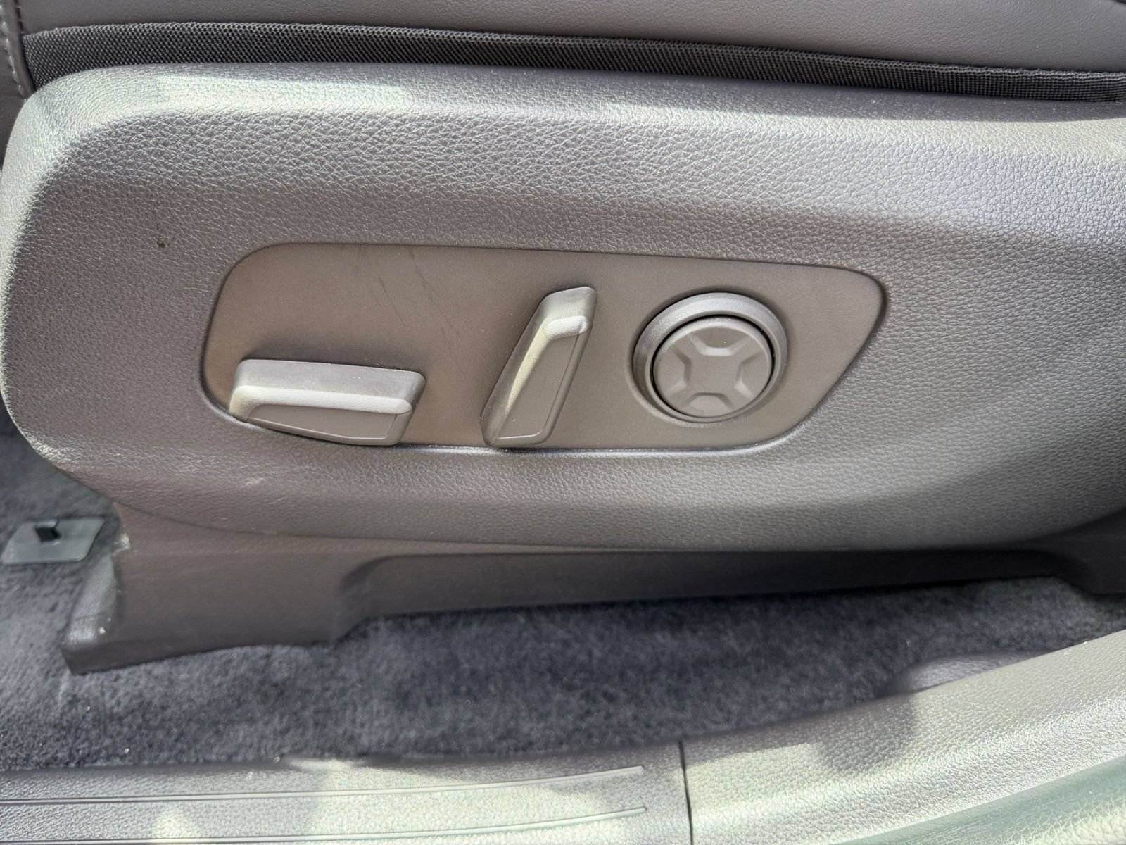Used 2026 Kia Carnival FWD image 22