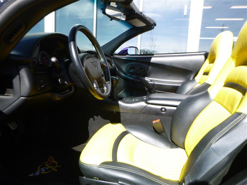 Used 1998 Chevrolet Corvette Convertible w/ Memory Pkg RWD image 11
