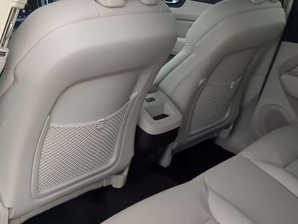 Certified 2023 Volvo XC60 B5 Plus w/ Climate Package AWD/4WD image 17