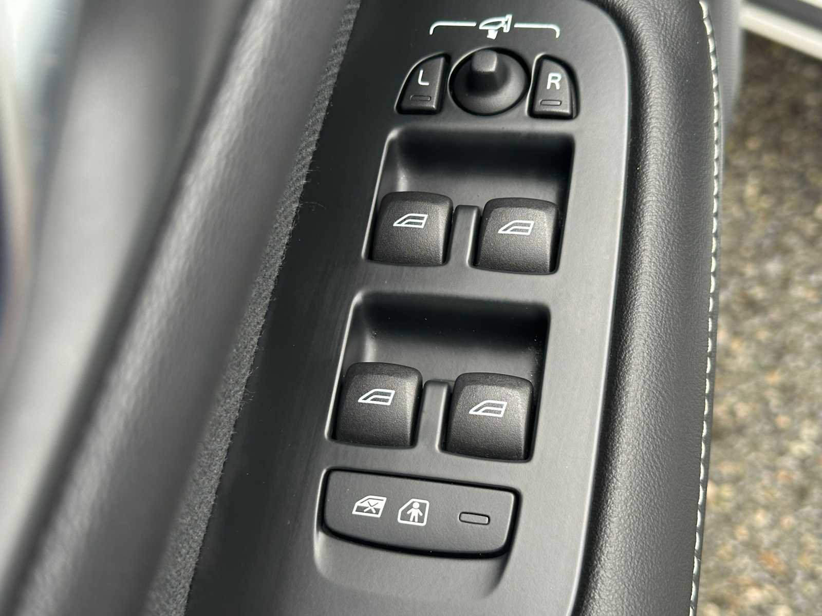 Certified 2024 Volvo V60 T8 Polestar image 29