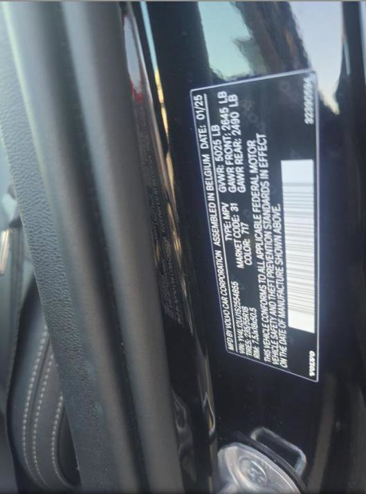 Used 2025 Volvo XC40 B5 Core image 24