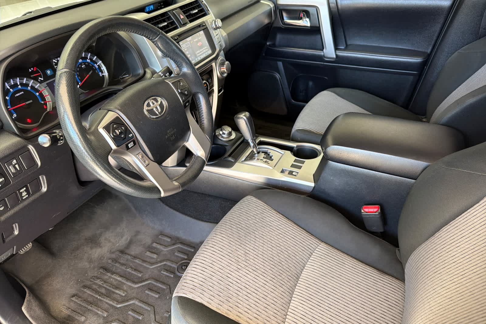 Used 2019 Toyota 4Runner SR5 AWD/4WD image 11