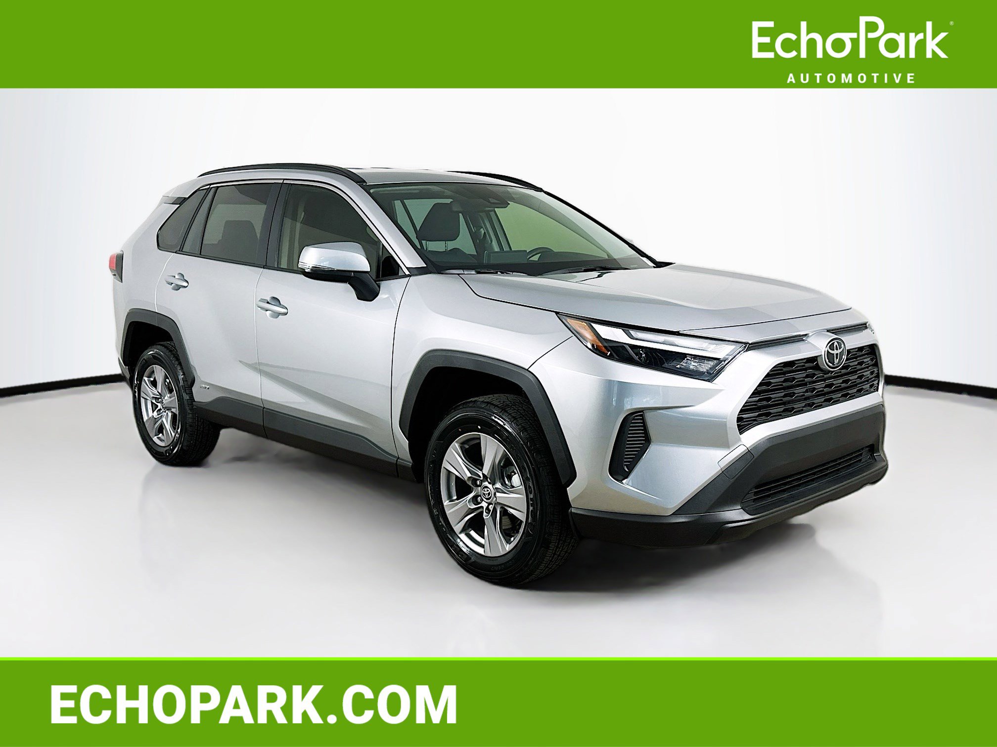 Used 2025 Toyota RAV4 XLE image 1