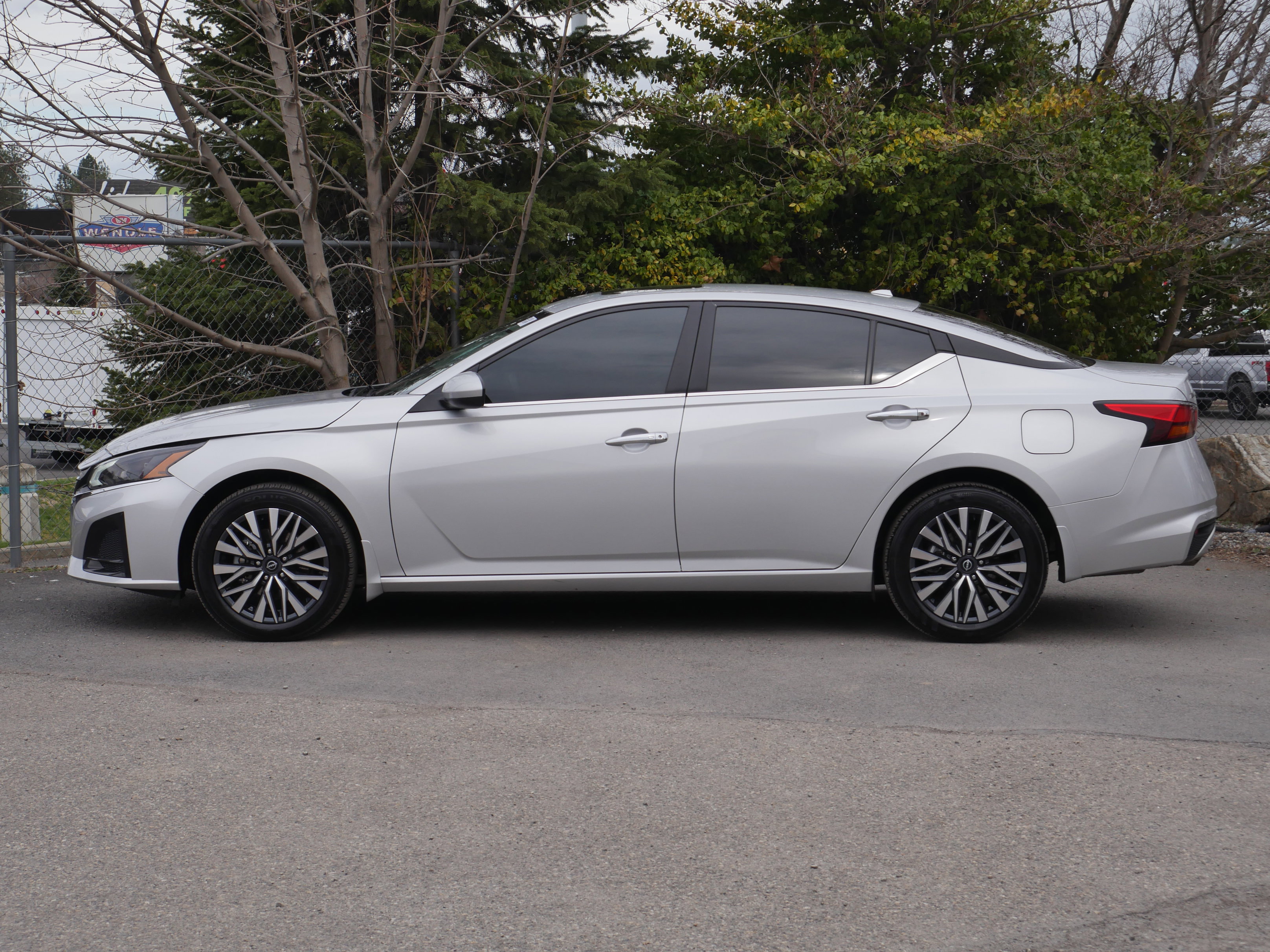 Certified 2024 Nissan Altima 2.5 SV w/ SV Premium Package image 3