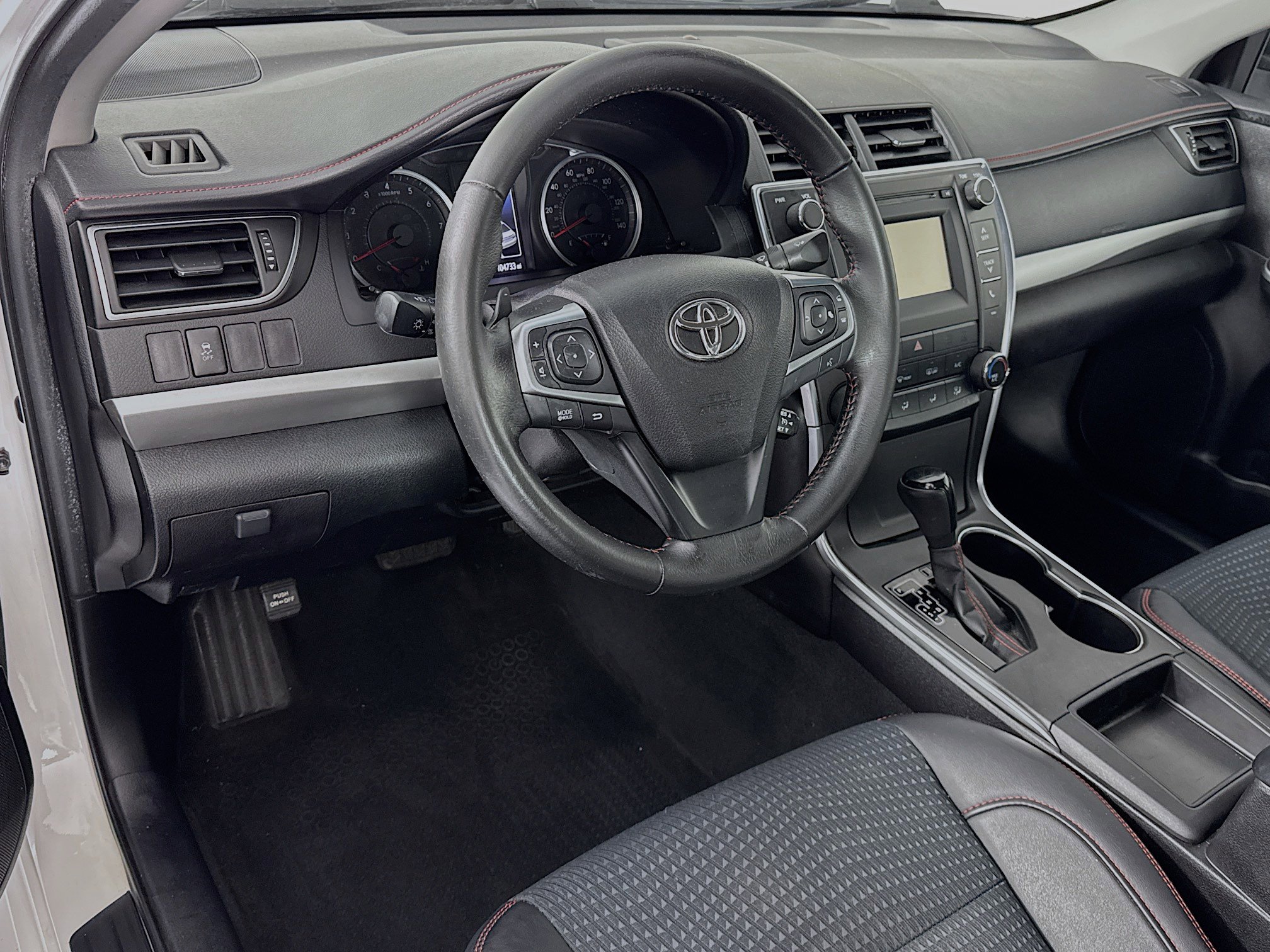 Used 2015 Toyota Camry SE FWD image 9