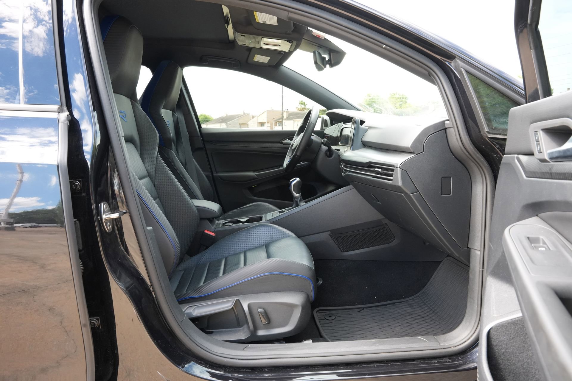 Used 2022 Volkswagen Golf R image 26