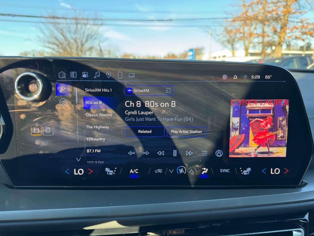 Used 2025 Chevrolet Traverse LT w/ Driver Confidence Package AWD/4WD image 26