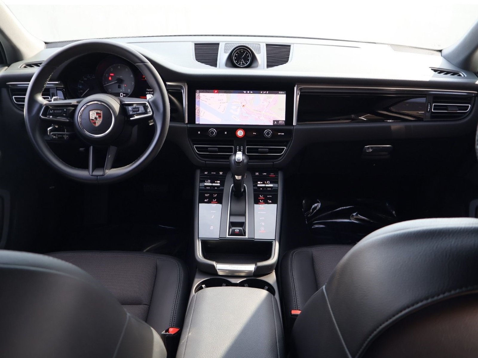 Certified 2024 Porsche Macan S AWD/4WD image 14